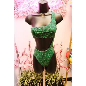 Small One-Piece Swimsuit – Stylish & Comfortable Swimwear for Summer